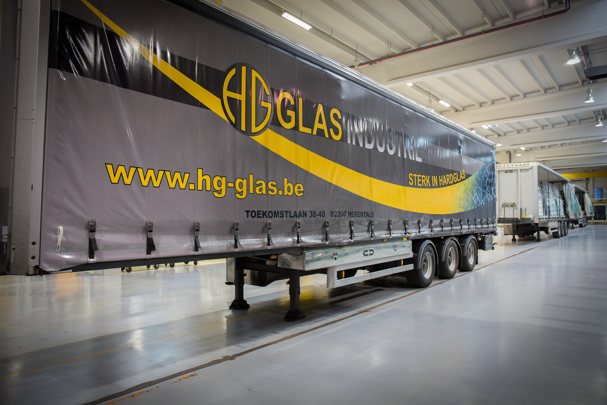 HG Glas - Customer case - BNS hybrIT - Hal en trailer HG Glas